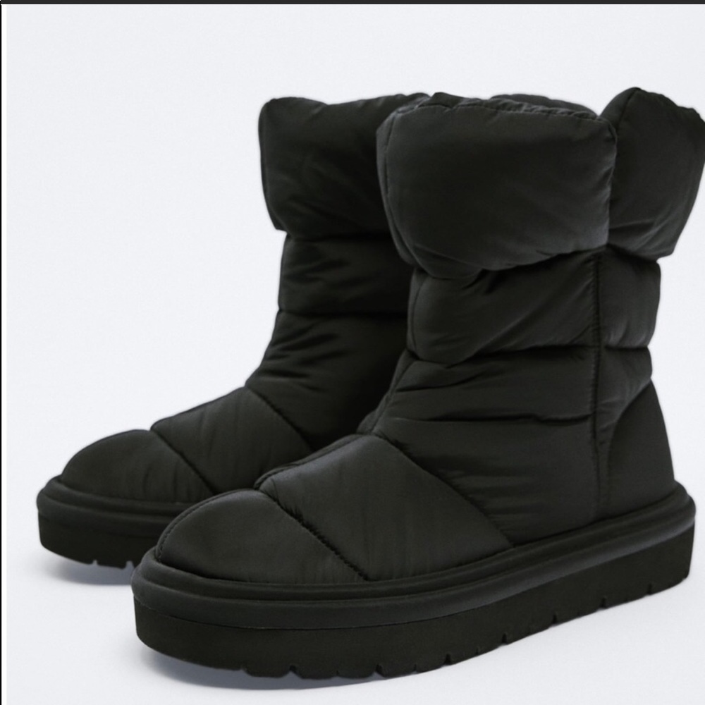 NWT Zara QUILTED LOW HEEL ANKLE BOOTS
BLACK